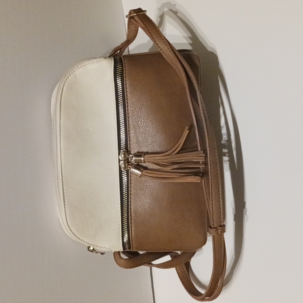 Womens purse handbag new tan and brown double pocket with tassel zippers. Nice.